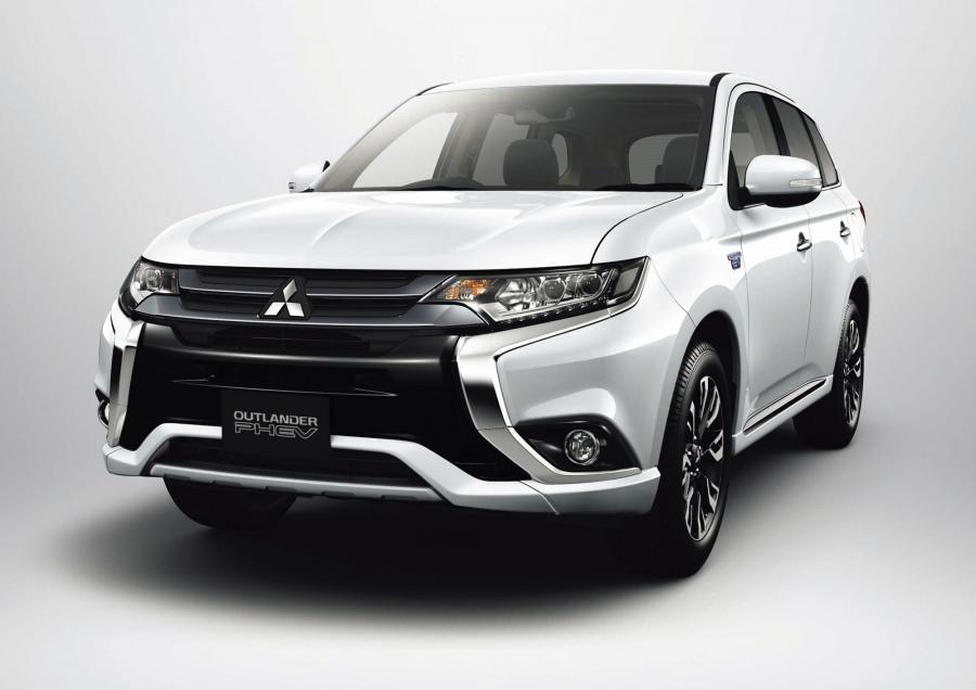  Mitsubishi Outlander PHEV 2015 года  (JP) (фото 15 из 19)